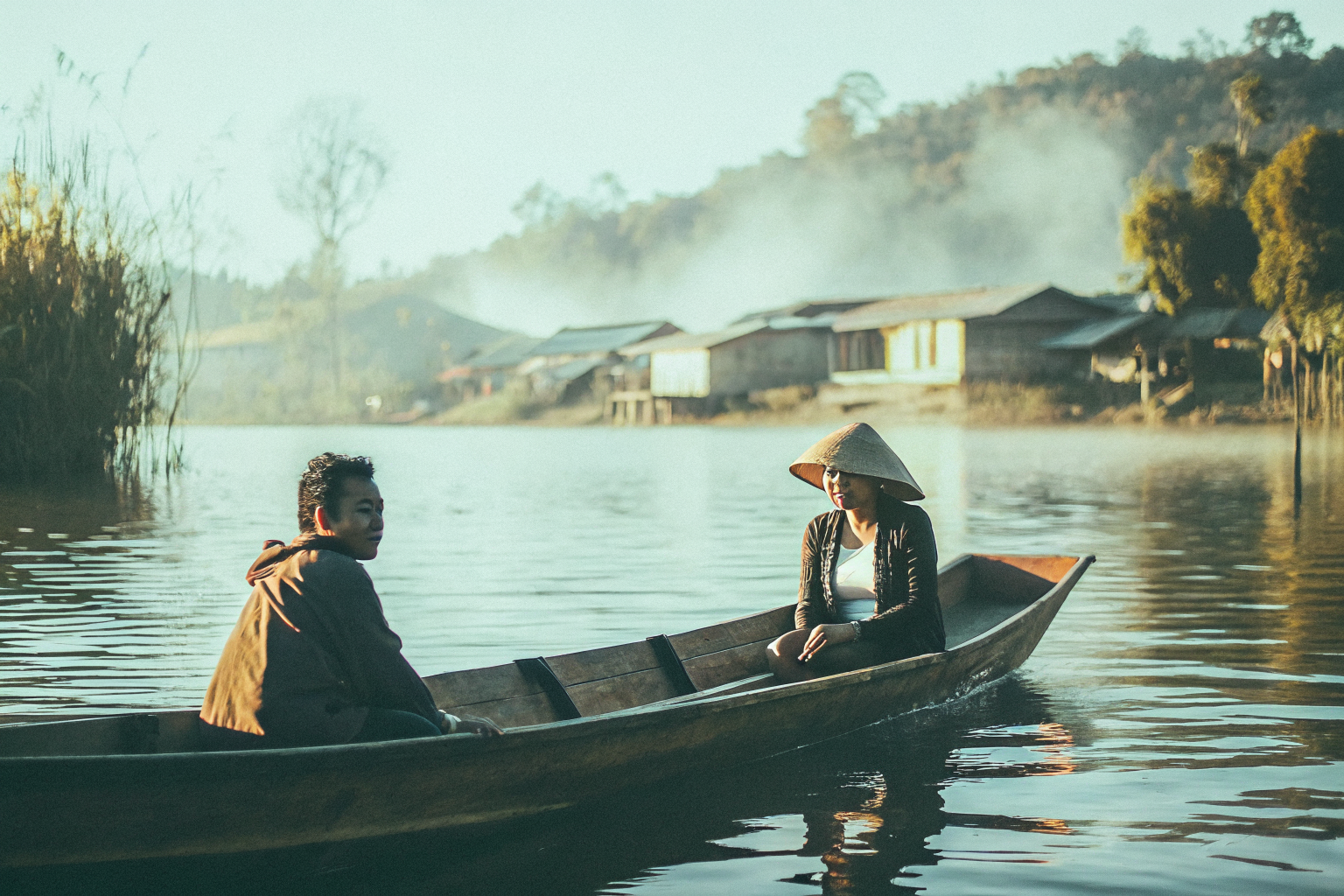 Trekking rừng núi quanh hồ Lak